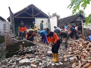 Pak Bupati, Janda di Madiun Ini Minta Rumahnya Dibedah Pak Bupati, Janda di Madiun Ini Minta Rumahnya Dibedah