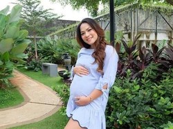 Jenny Cortez Lahirkan Bayi Perempuan dengan Proses Caesar