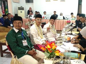 Diusung PKB-NasDem, Qomar Dampingi Lutfi Daftar Pilbub Cirebon Diusung PKB-NasDem, Qomar Dampingi Lutfi Daftar Pilbub Cirebon