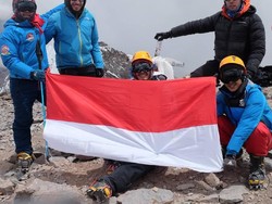 Mengibarkan Merah Putih di Puncak Gunung Aconcagua
