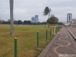 Video: Pagar Pembatas Rumput Dibuka, Begini Wajah Baru Monas