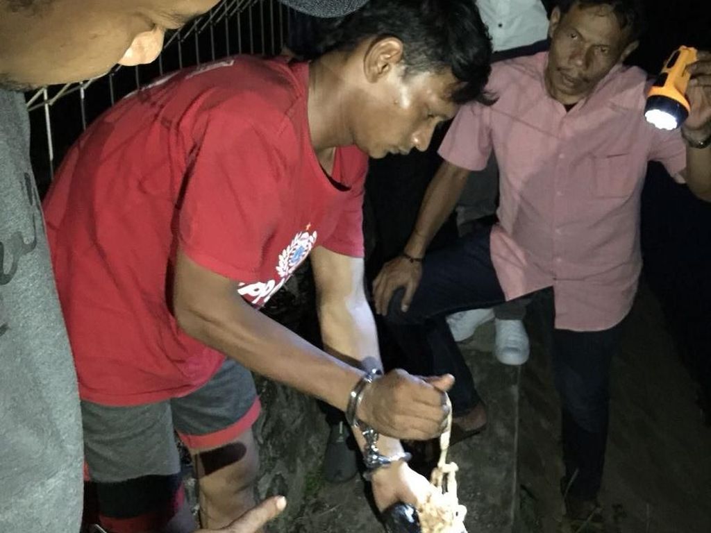 Polisi Temukan Tali Pocong yang Dibuang Irpan ke Sungai Polisi Temukan Tali Pocong yang Dibuang Irpan ke Sungai