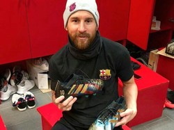 Kisah Hidup Messi Dalam Sepasang Sepatu Bola