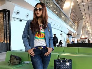 Sibuk Manggung, Inul Daratista Tidur di Bandara