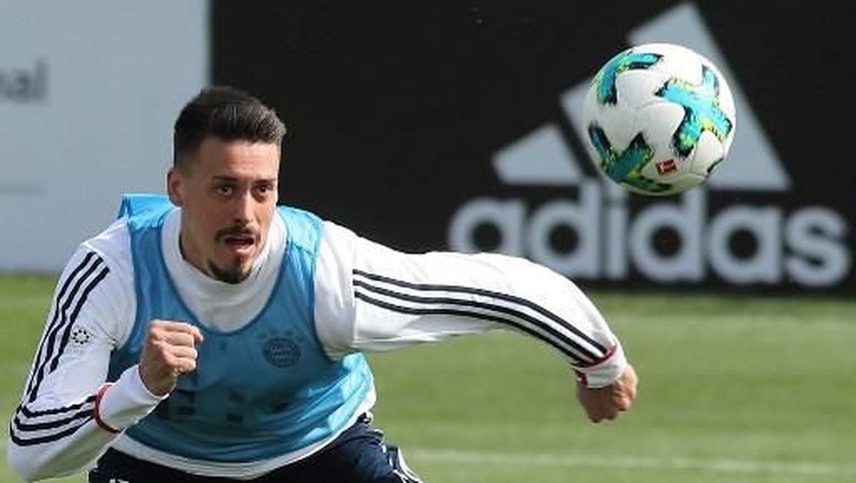 Sandro Wagner sedang latihan bareng Bayern Munich (KARIM JAAFAR/AFP PHOTO)