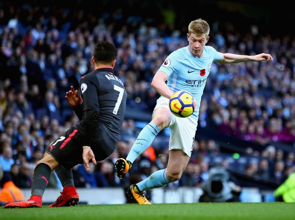 Kevin de Bruyne bocorkan transfer Alexis Sanchez ke Manchester City? (Foto: Clive Brunskill/Getty Images)