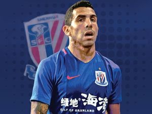 Tevez Makan Gaji Buta di Shanghai Tevez Makan Gaji Buta di Shanghai