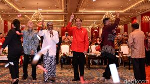 Potret Jokowi, Wapres JK dan Megawati Joget Maumere di HUT PDIP
