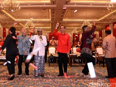 Potret Jokowi, Wapres JK dan Megawati Joget Maumere di HUT PDIP