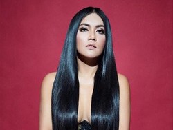 Klip Dinilai Terlalu Vulgar, Denada Ngaku Didukung Keluarga