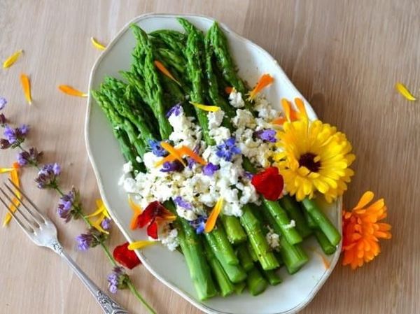 Wah! 9 Makanan Ini Makin Cantik Karena Ditambah Edible Flower