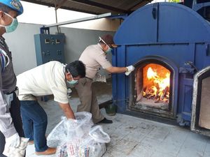 200 Botol Vaksin Flu Burung dan 382 Kg Daging Olahan Dimusnahkan