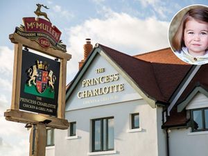 Bar yang Menyandang Nama Putri Charlotte Ini Sukses Memikat Pengunjung