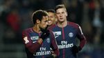 Foto: Sepatu di Jidat Neymar