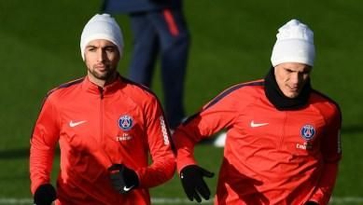 Javier Pastore dan Edinson Cavani masih dihukum PSG (Foto: FRANCK FIFE/AFP)