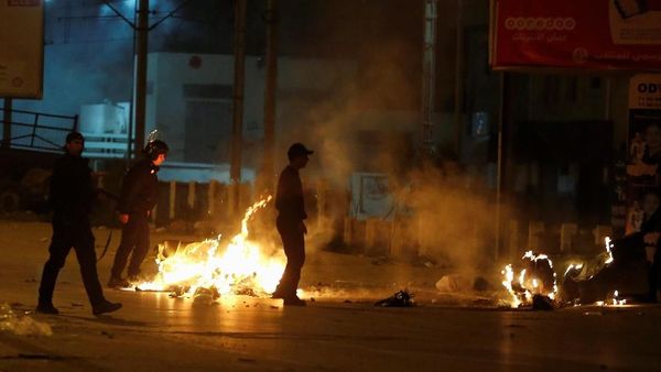 Foto: Tunisia Dilanda Demo Kenaikan Harga, Ratusan Orang Ditangkap