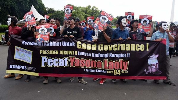 Koalisi Aksi Mahasiswa dan Pemuda untuk Pemerintah Bersih Demo di Depan Istana