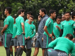 Untuk pemain senior tampak kiper Andritany (Persija), Fachrudin (Madura United), Bayu Pradana (Mitra Kukar), Andik Vermansah, Boaz Salossa (Persipura), dan lerby Eliandry (Borneo FC).