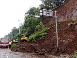 Tebing Longsor di Lingkar Salatiga, Arus Lalin ke Kopeng Dialihkan