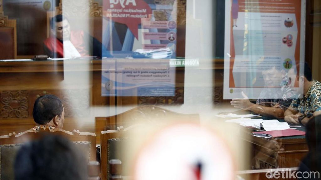 Ketika Saksi Ahli Bersaksi di Sidang Praperadilan Ketika Saksi Ahli Bersaksi di Sidang Praperadilan