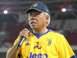 Pakai Jersey Juventus, Basuki Jajal Rumput Stadion GBK yang Baru