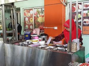 Cerita Pedagang Warung Nasi Cari Beras Murah untuk Jualan