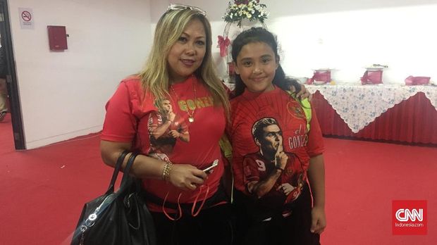 Eva Siregar bersama sang anak. (