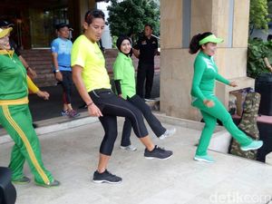 Sandiaga Senam Sayang Via Vallen Lalu Lari Bareng Satpol PP