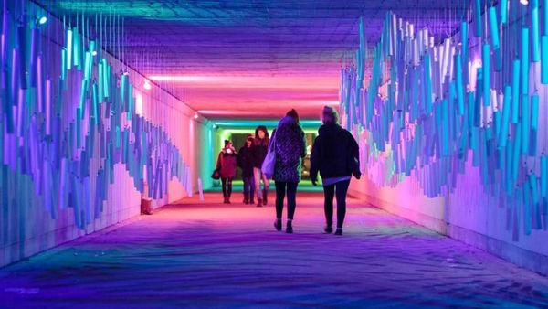 Cantiknya Terowongan Pejalan Kaki Berwarna-warni Ini