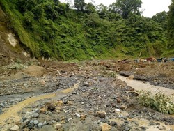 Tebing di Blitar Longsor, Dua Penambang Pasir Terluka