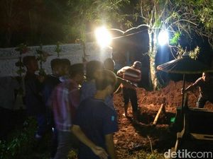 Jenazah Sri, Korban Pembunuhan di Kulon Progo Dimakamkan Malam Ini Jenazah Sri, Korban Pembunuhan di Kulon Progo Dimakamkan Malam Ini