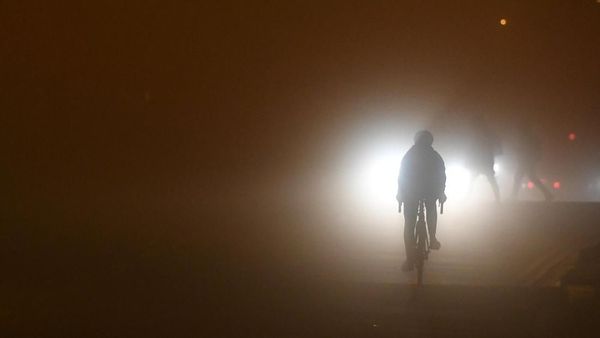 Foto: Kabut Pekat Hasil Polusi Menyelimuti Dublin