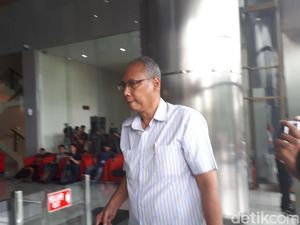 Kasus Merintangi Penyidikan, dr Bimanesh Penuhi Panggilan KPK Kasus Merintangi Penyidikan, dr Bimanesh Penuhi Panggilan KPK