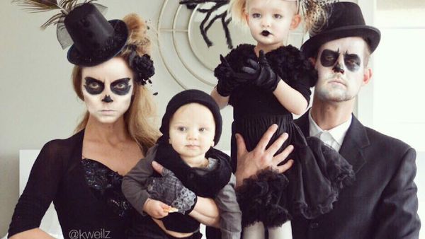 Aneka Pose Foto Keluarga yang Anti-mainstream Ini Bisa Dicontek