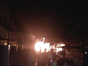Kebakaran Pasar Rawa Kalong Bekasi, Ratusan Kios Terbakar