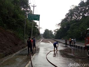 Bambu Dipasang untuk Antisipasi Longsor Susulan di Lingkar Salatiga