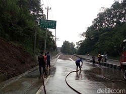 Bambu Dipasang untuk Antisipasi Longsor Susulan di Lingkar Salatiga