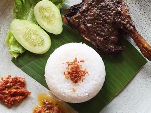 Malam Ini Bisa Jajan Nasi Bebek Madura yang Pedas Nendang di 5 Warung Ini Malam Ini Bisa Jajan Nasi Bebek Madura yang Pedas Nendang di 5 Warung Ini