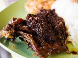 Mantul! Pedas Gurih Nasi Bebek Madura Ada di 5 Warung Ini