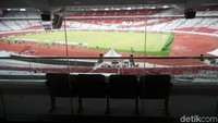 SUGBK dilengkapi empat sky box yang tiga di antaranya berada di sisi timur stadion.