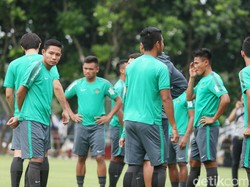 Sementara ada juga pemain naturalisasi asal Nigeria, Victor Igbonefo yang menjadi pemain senior dan kembali dipanggil Timnas.