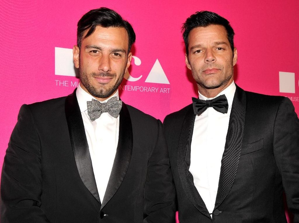 Ricky Martin dan Suami Cerai Setelah 6 Tahun Jalani Pernikahan Sesama Jenis