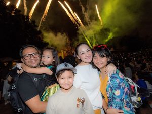 Potret Keluarga Mona Ratuliu yang Kompak Banget