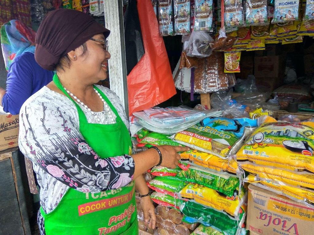 Harga Beras di Sidoarjo Masih Mahal Meski Bulog Sudah Operasi Pasar Harga Beras di Sidoarjo Masih Mahal Meski Bulog Sudah Operasi Pasar