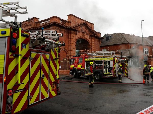 Foto: Stasiun Nottingham Kebakaran, Begini Situasi Pemadamannya