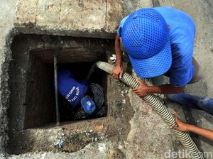 Cegah Banjir, Gorong-gorong Jalan Kemang Dibersihkan Cegah Banjir, Gorong-gorong Jalan Kemang Dibersihkan