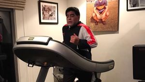 Tak Lagi Menjadi Pemain Sepak Bola, Para Legenda Ini Masih Tetap Olahraga