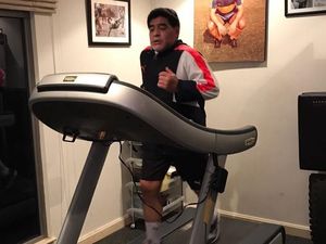 Tak Lagi Menjadi Pemain Sepak Bola, Para Legenda Ini Masih Tetap Olahraga Tak Lagi Menjadi Pemain Sepak Bola, Para Legenda Ini Masih Tetap Olahraga
