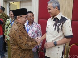 Ganjar dan Sudirman Tiba di RSUP dr Kariadi untuk Tes Kesehatan