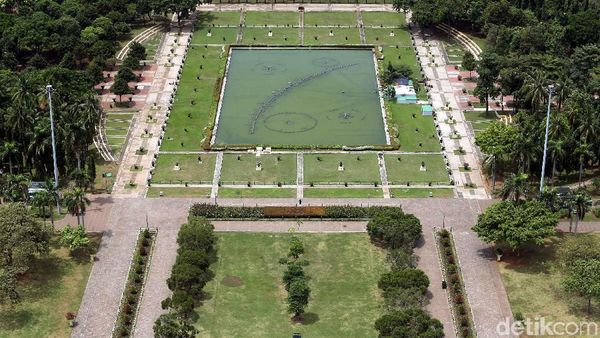 Melihat Taman Monas Tanpa Pagar Pembatas Rumput dari Ketinggian